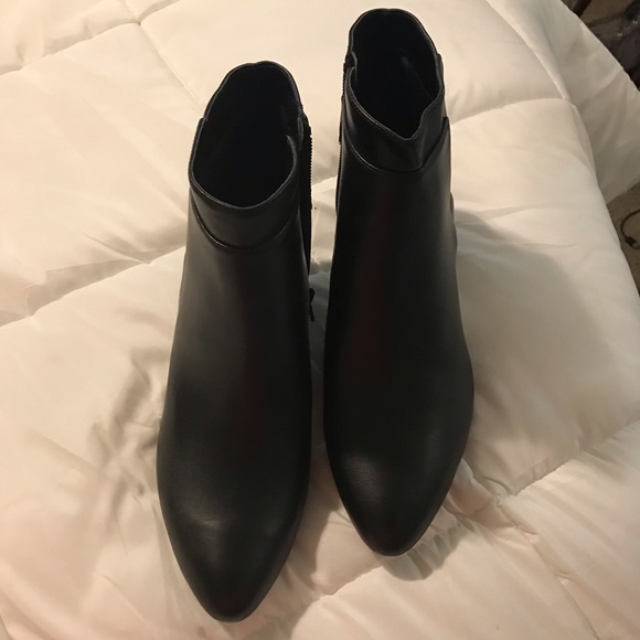 Black kitten heel booties - Picture 6 of 6